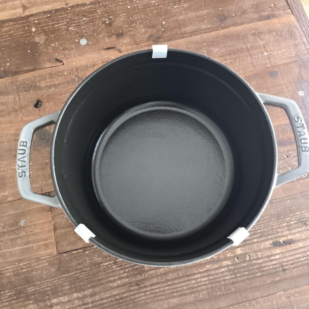 新品 STAUB 鋳鉄製 両手鍋 グレー 約22cm