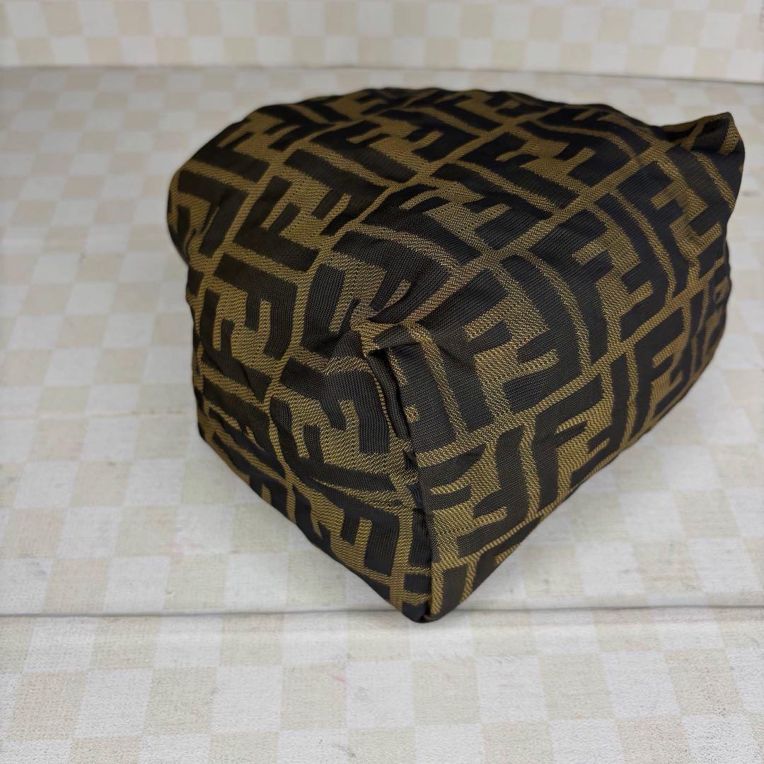 未使用級　FENDI フェンディ　ポーチ　M03