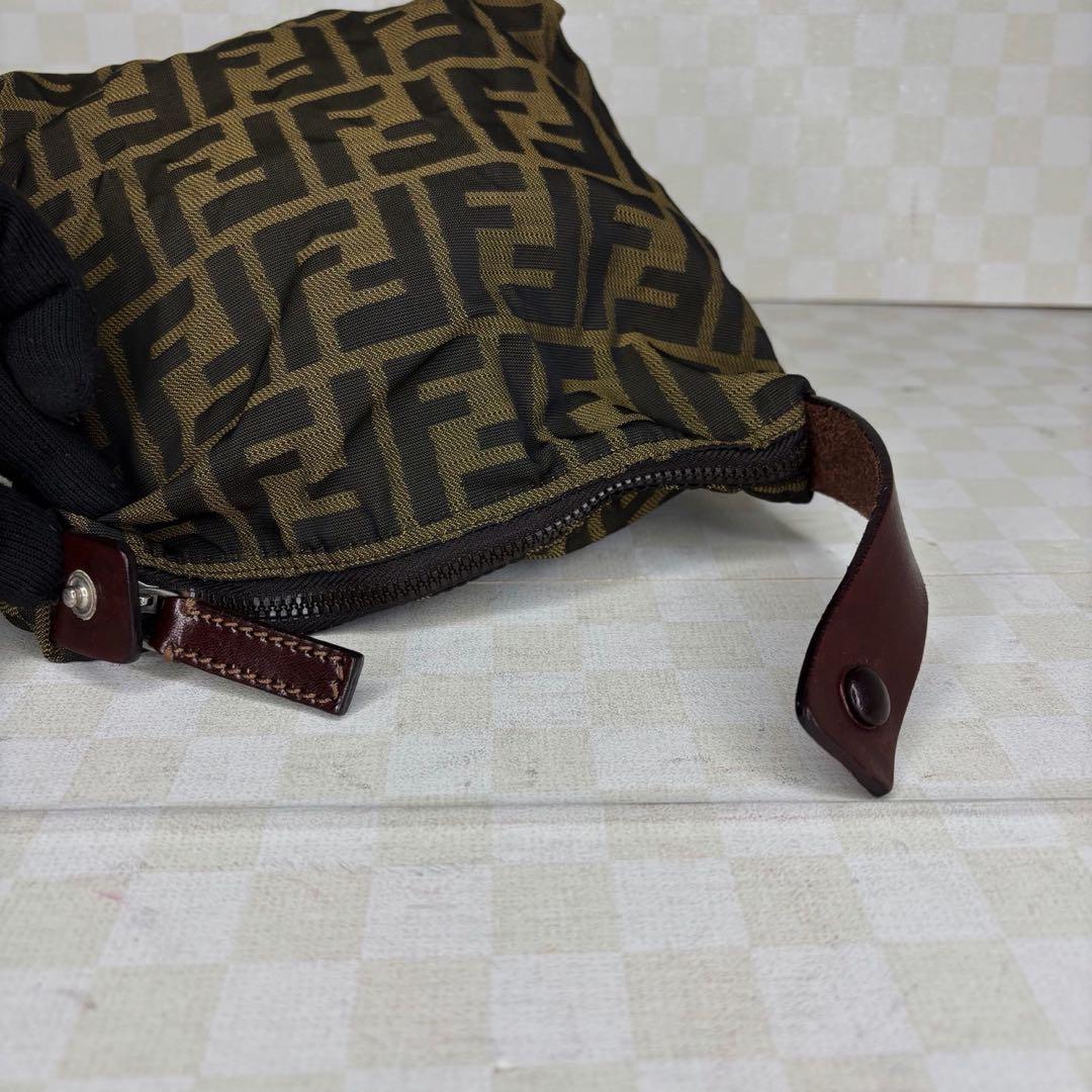 未使用級　FENDI フェンディ　ポーチ　M03