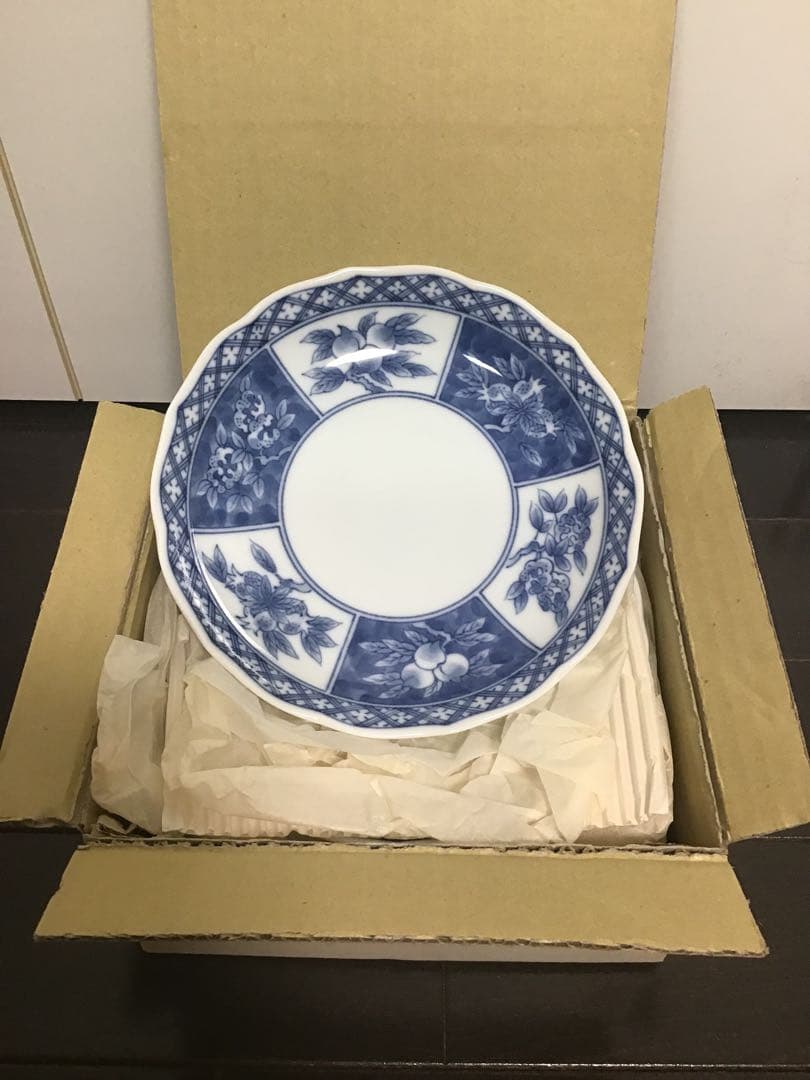☆未使用品☆【たち吉】大皿1・小皿5・角皿5・小鉢4・中鉢5（植物柄）