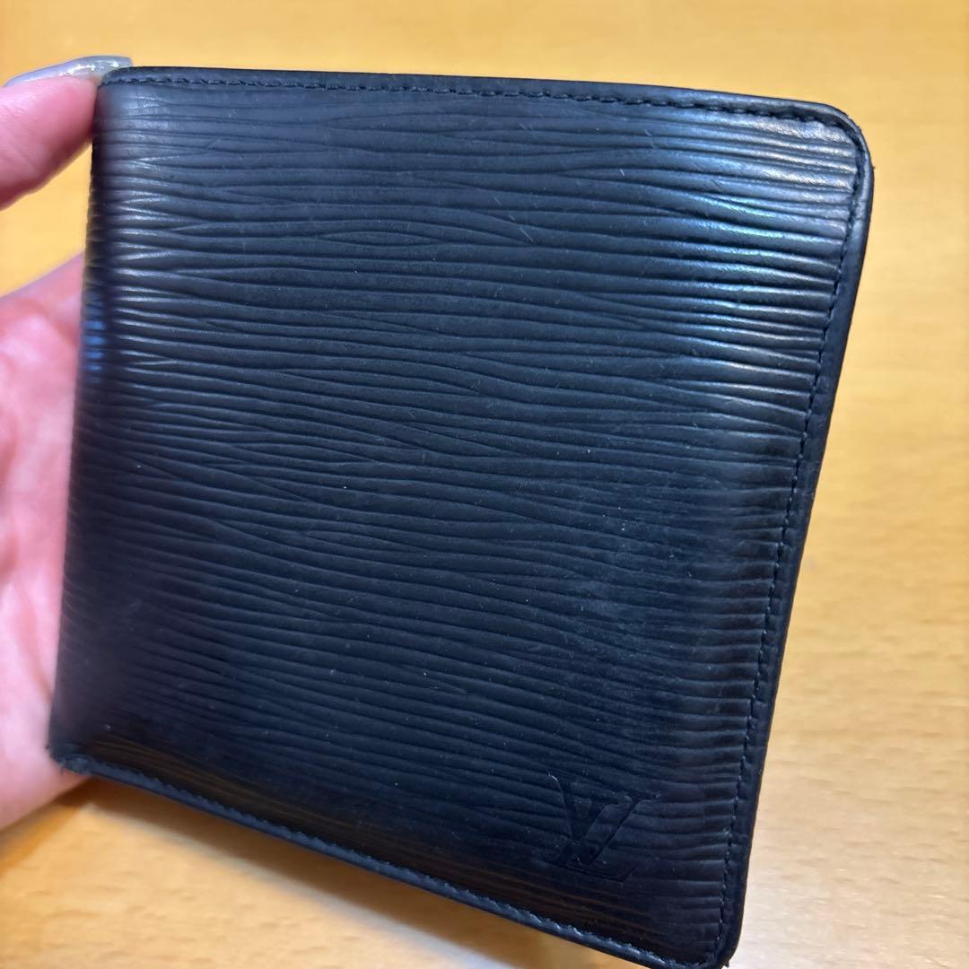 ルイヴィトン　二つ折財布　エピ黒
