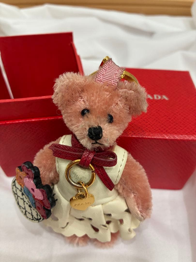 U*I様 ⭐︎PRADA⭐︎ プラダ　ピンク　くま　ベア　チャーム　キーホルダー