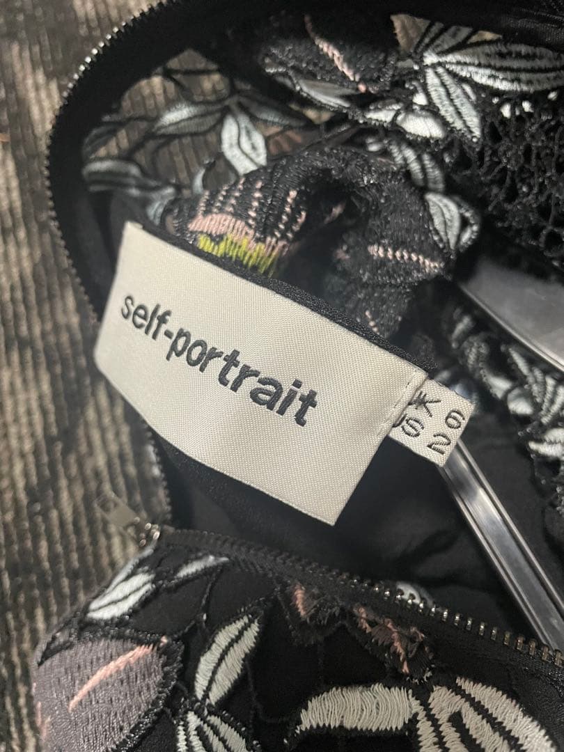 self-portrait 刺繍入り長袖ワンピース