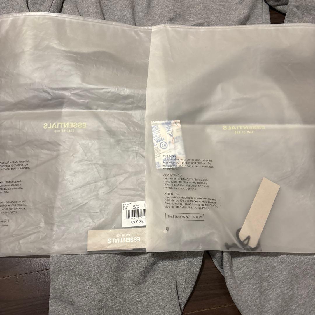 ESSENTIALS グレー スウェットセットアップ