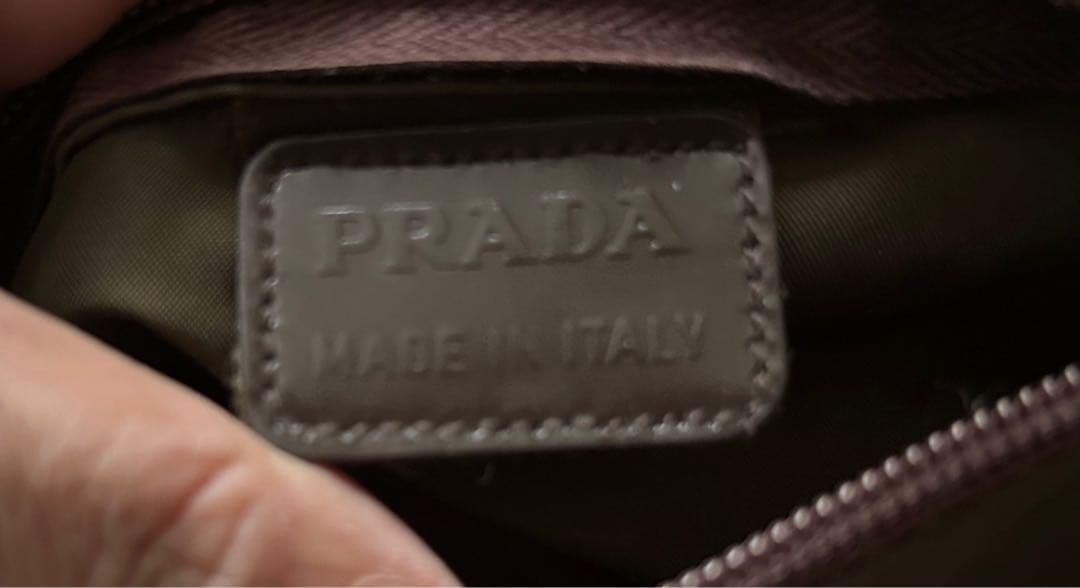 美品　PRADA ナイロンポーチ　三角ロゴ カーキ 小物入れ 化粧ポーチ