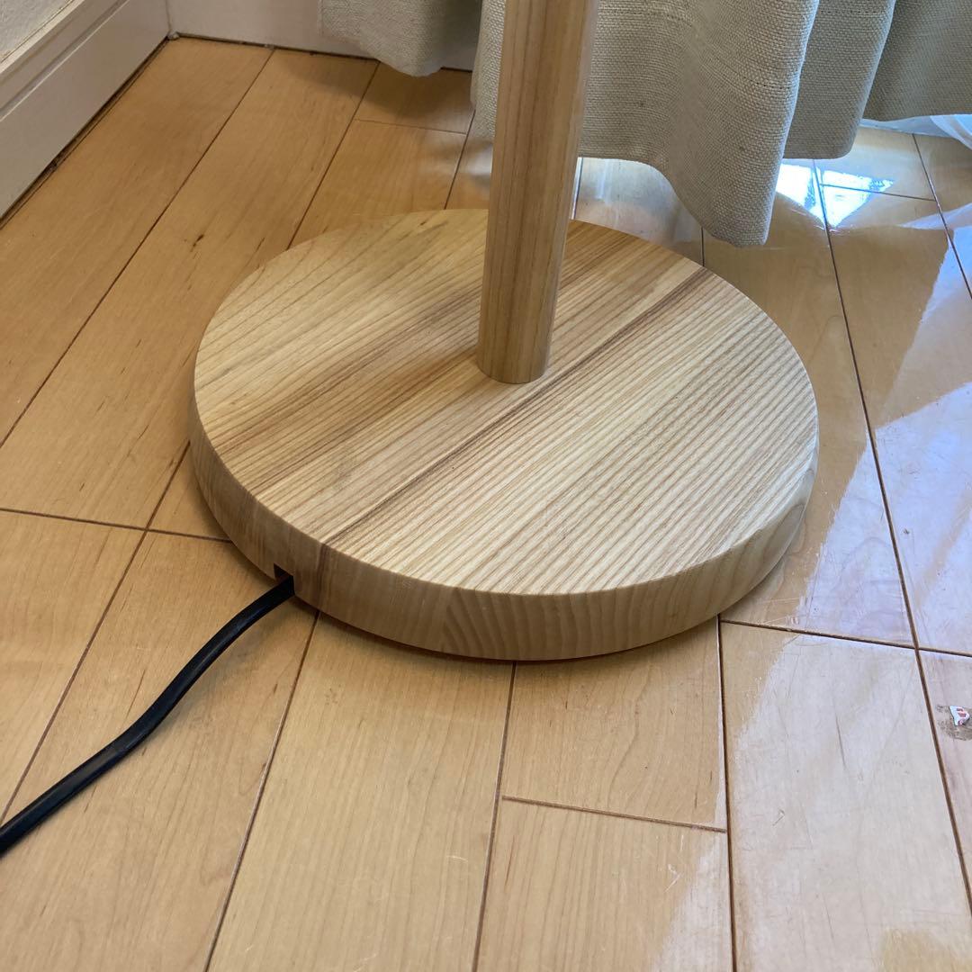 ニトリ　木製フロアスタンド 約140cm ベージュシェード