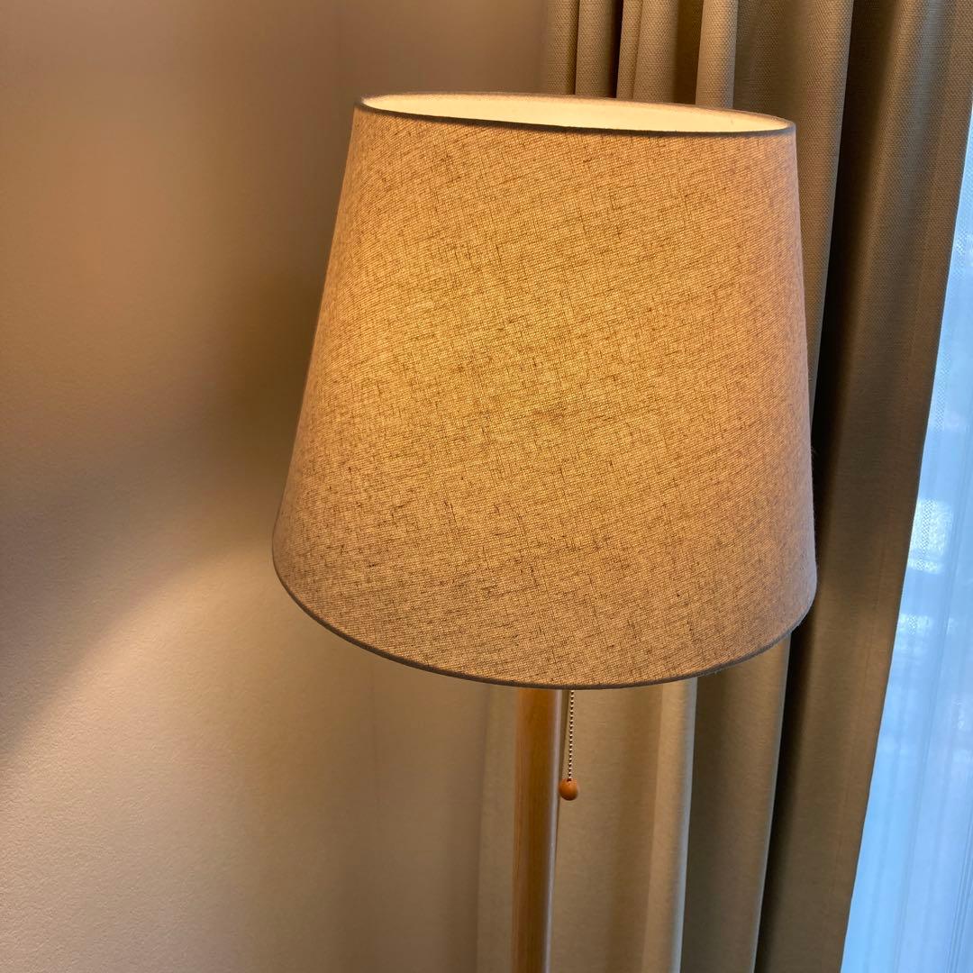 ニトリ　木製フロアスタンド 約140cm ベージュシェード