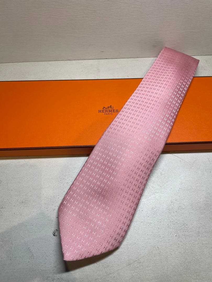 【新品未使用】HERMES ピンク H総柄ネクタイ 成人式向け