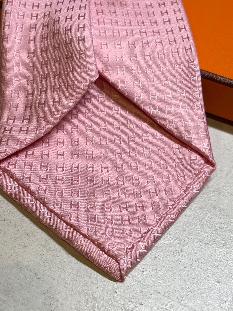 【新品未使用】HERMES ピンク H総柄ネクタイ 成人式向け