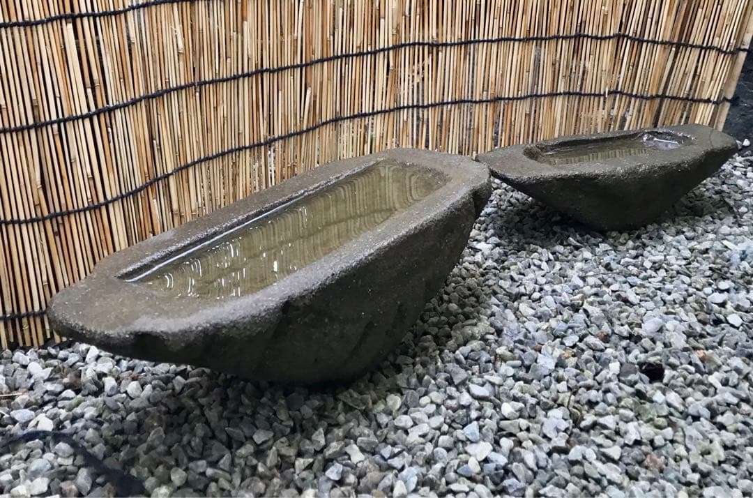 【石鉢・寄せ植え鉢・多肉植物鉢・茶器鉢・蹲２個】オブジェ・庭石・置物