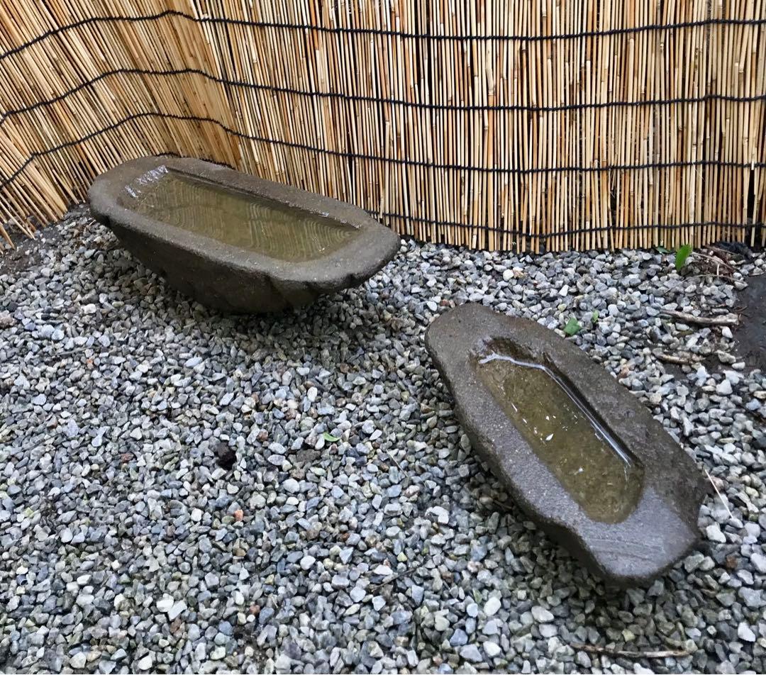【石鉢・寄せ植え鉢・多肉植物鉢・茶器鉢・蹲２個】オブジェ・庭石・置物
