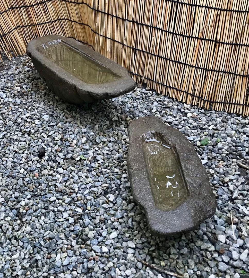 【石鉢・寄せ植え鉢・多肉植物鉢・茶器鉢・蹲２個】オブジェ・庭石・置物
