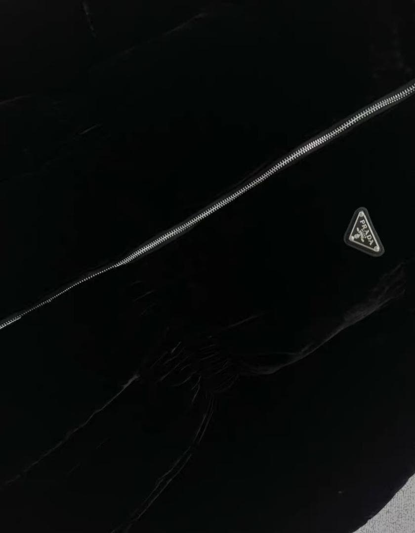 PRADA プラダ 黒 フード付きダウンジャケット