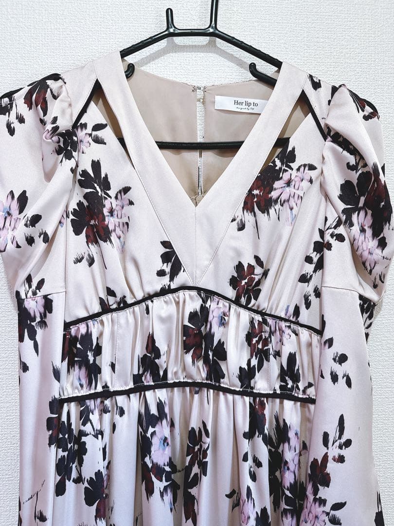 ワンピース herlipto Muse Floral Cut-Out Dress