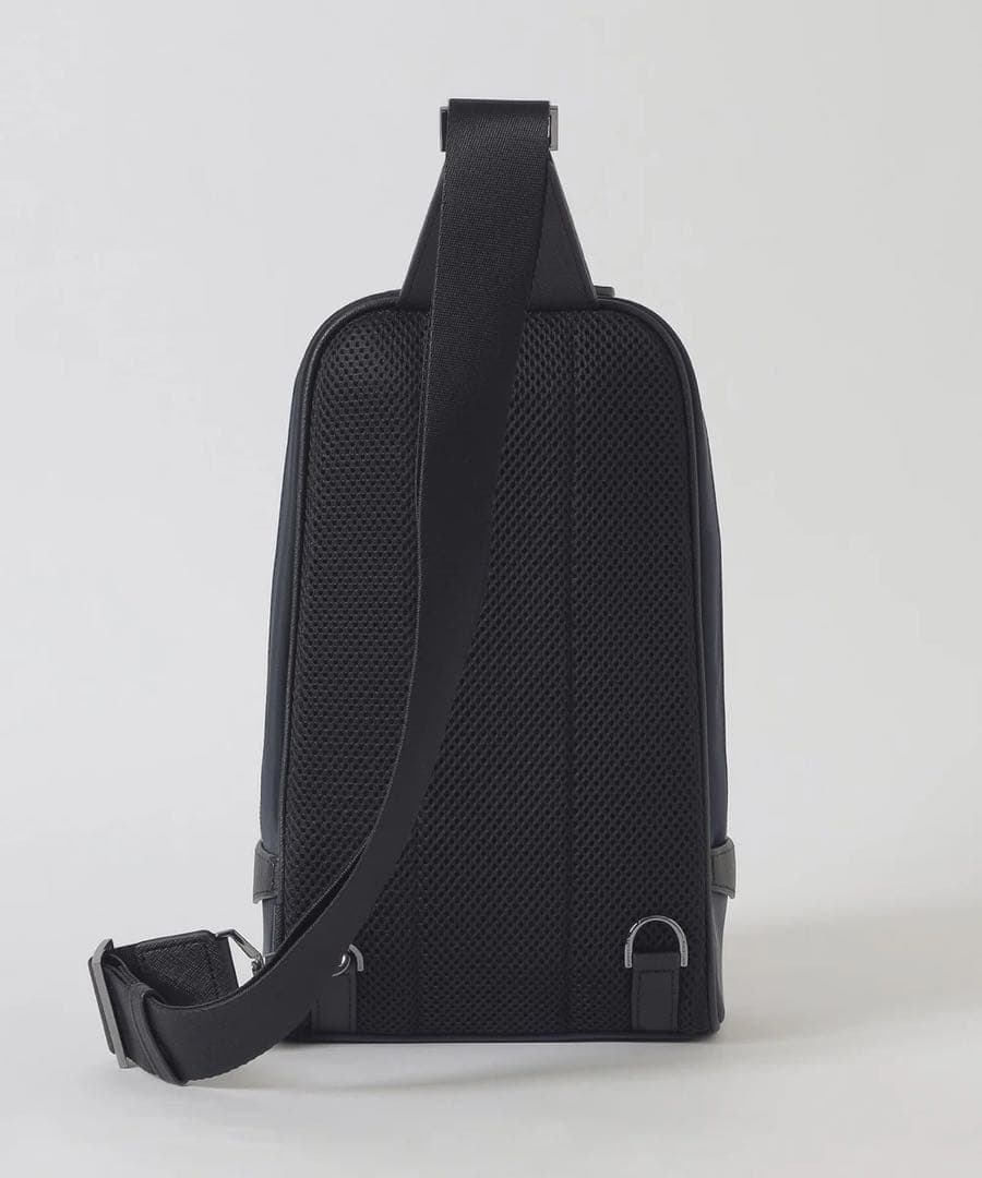 新品ブラックレーベル　コンビカルゼシャドークレストブリッジチェックボディバッグ