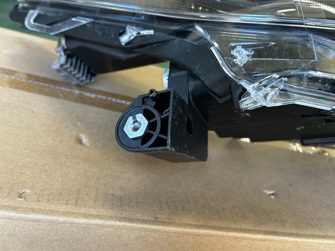 トヨタ カローラクロス ZVG11 右ヘッドライトassy