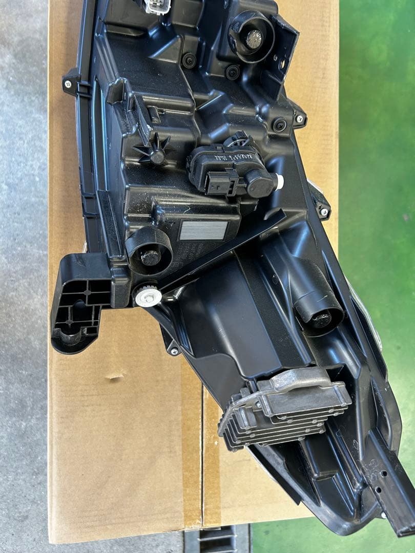 トヨタ カローラクロス ZVG11 右ヘッドライトassy
