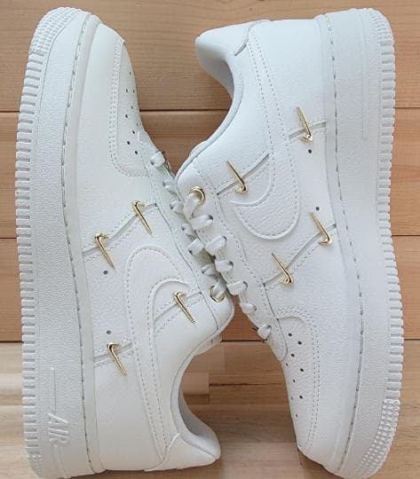 靴 Nike Women's Air Force 1 '07 LX
