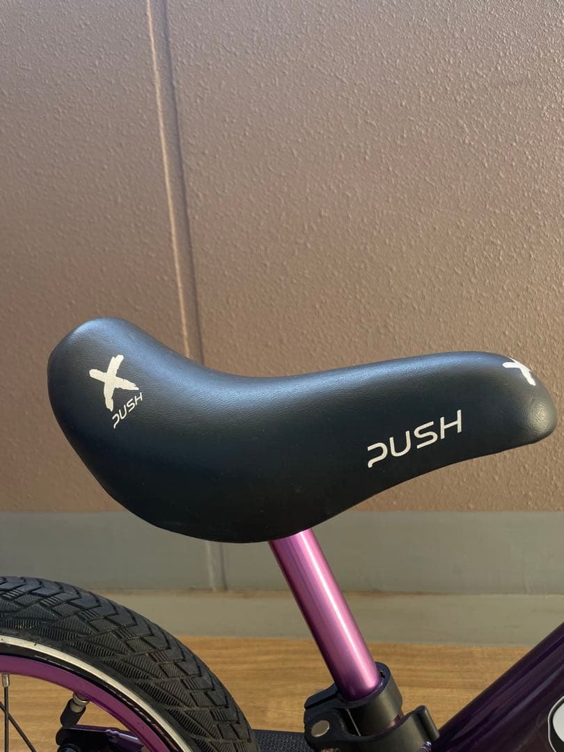 ストライダー　ゴムタイヤ　12インチ　STRIDER