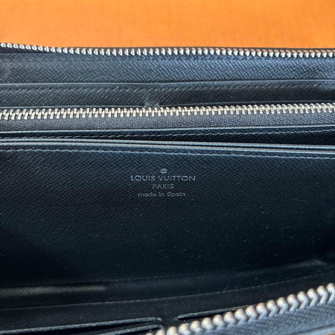 LOUIS VUITTON ジッピーウォレット エピ ラウンドファスナー