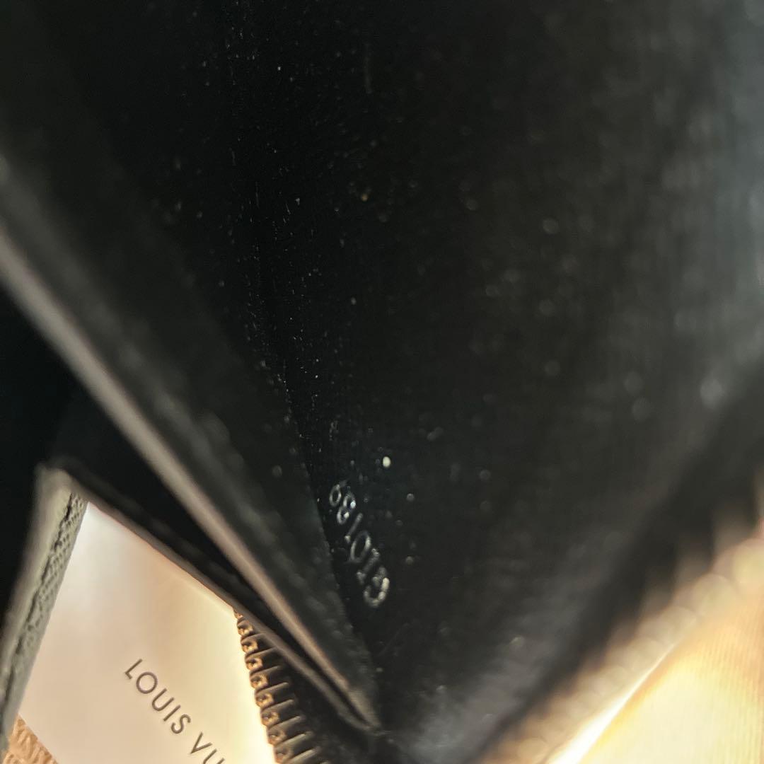LOUIS VUITTON ジッピーウォレット エピ ラウンドファスナー