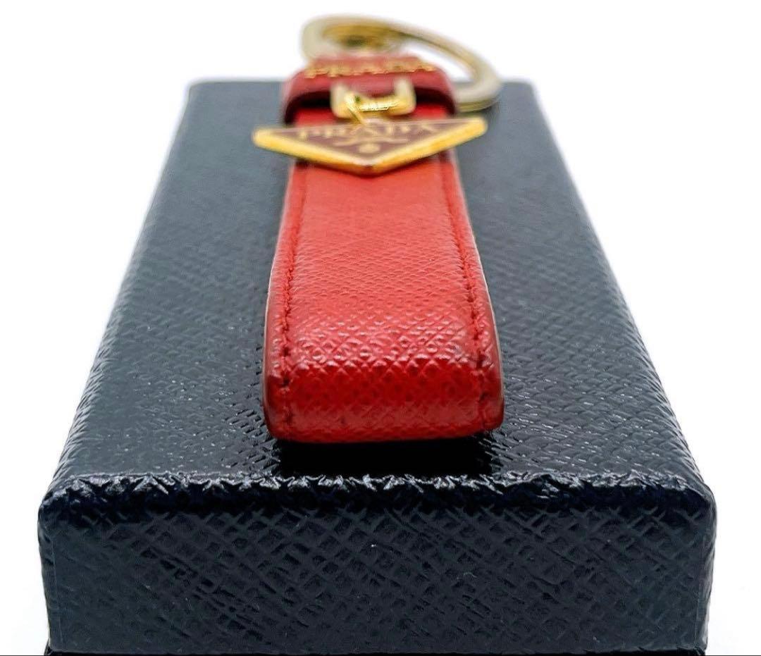 美品　PRADA サフィアーノレザー レッド キーリング キーホルダー