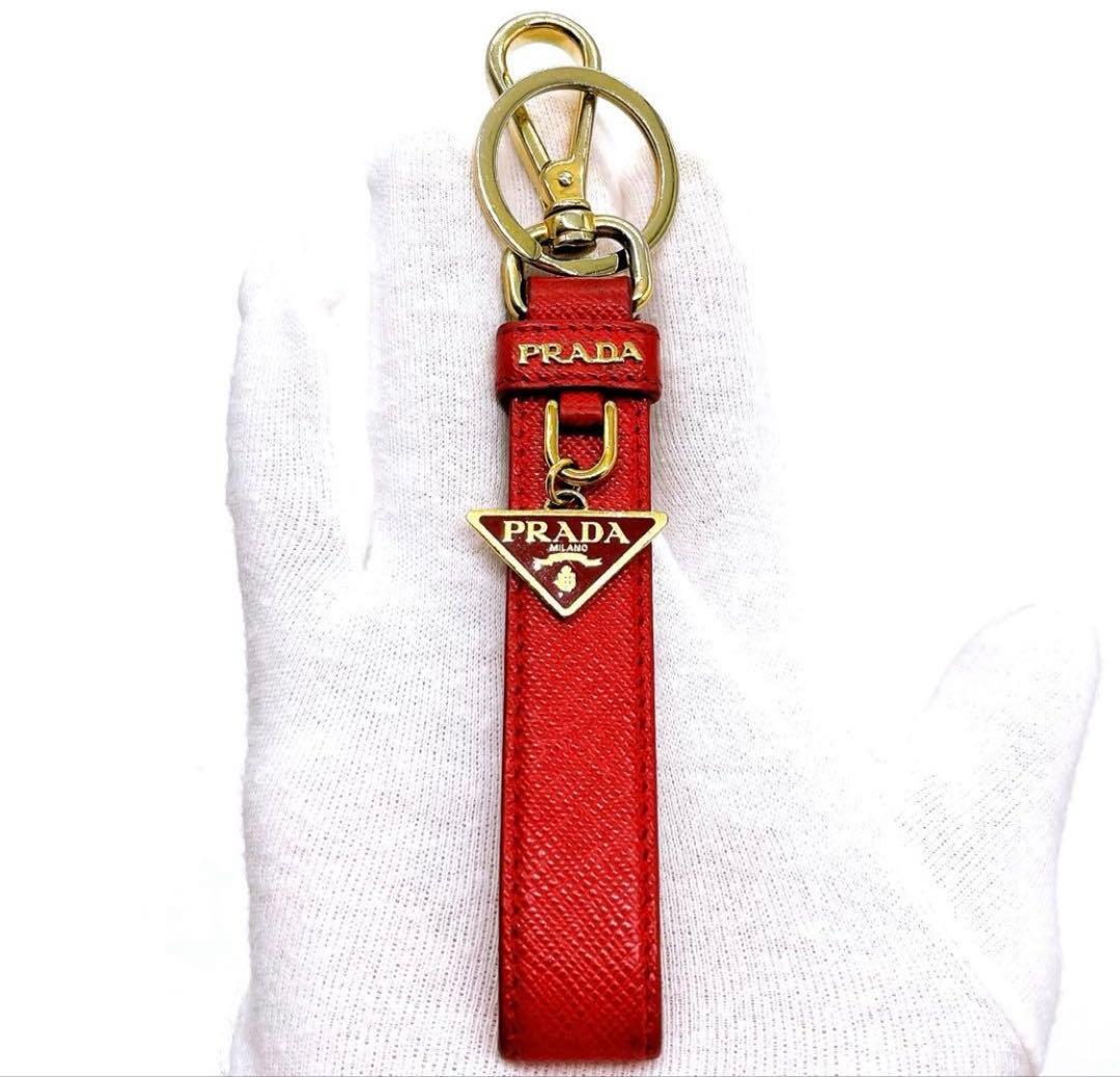 美品　PRADA サフィアーノレザー レッド キーリング キーホルダー