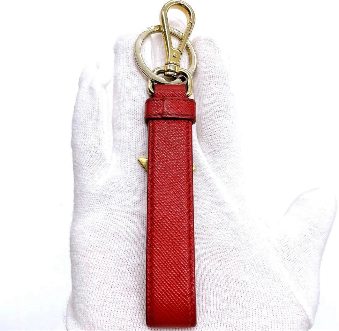 美品　PRADA サフィアーノレザー レッド キーリング キーホルダー