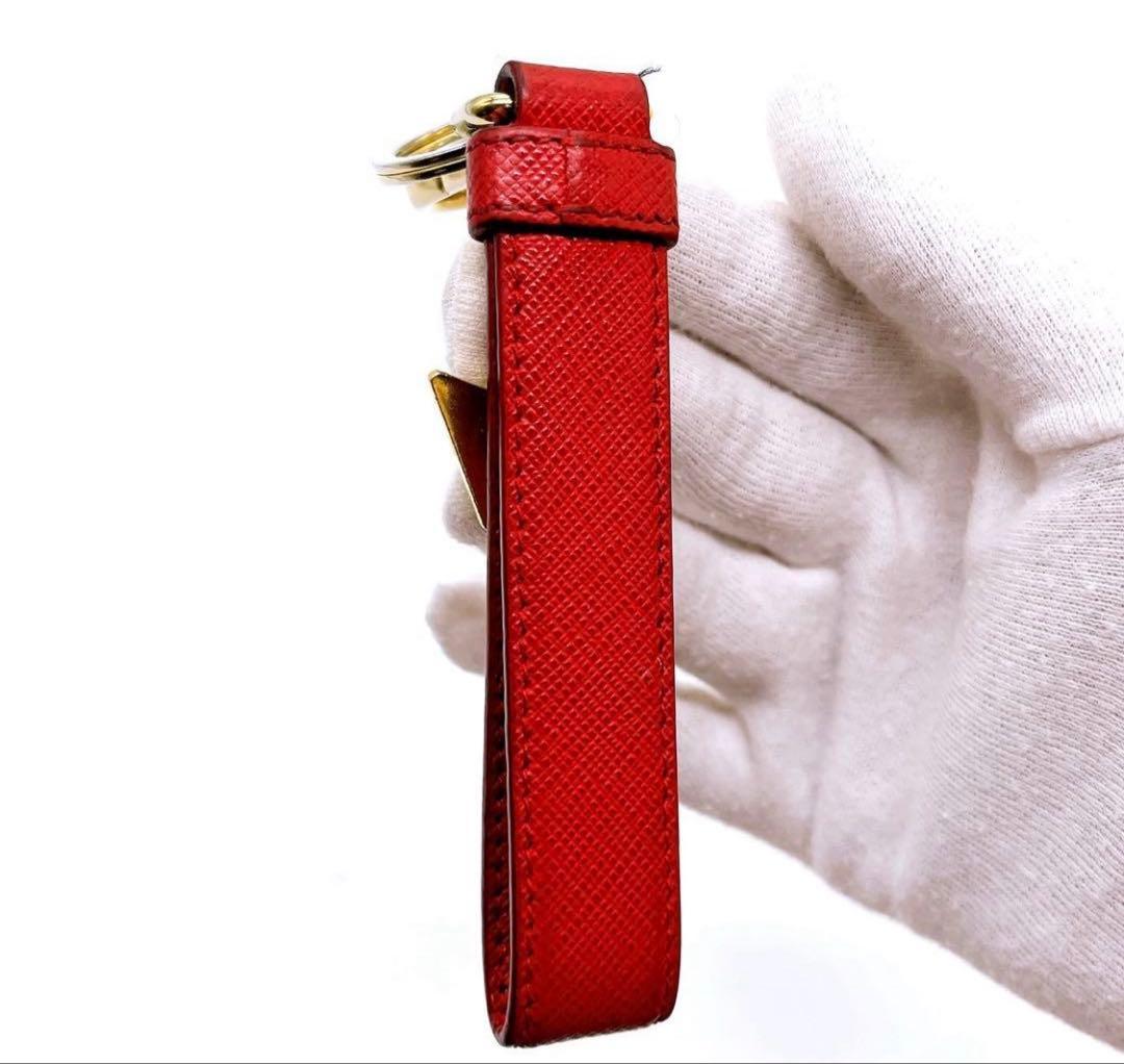 美品　PRADA サフィアーノレザー レッド キーリング キーホルダー