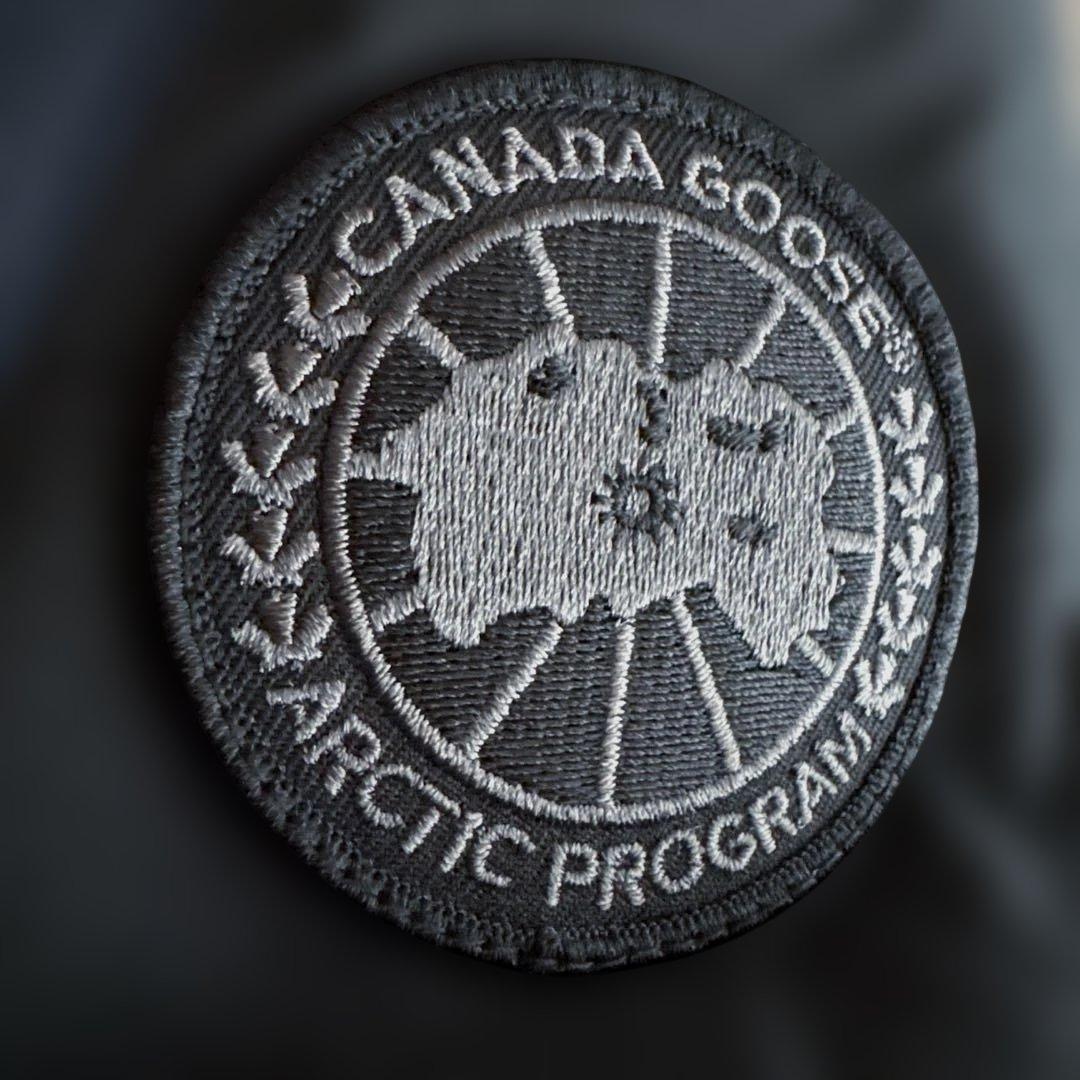 カナダグース　希少Lサイズ　ブラックレーベルミスティークパーカー　ブラック