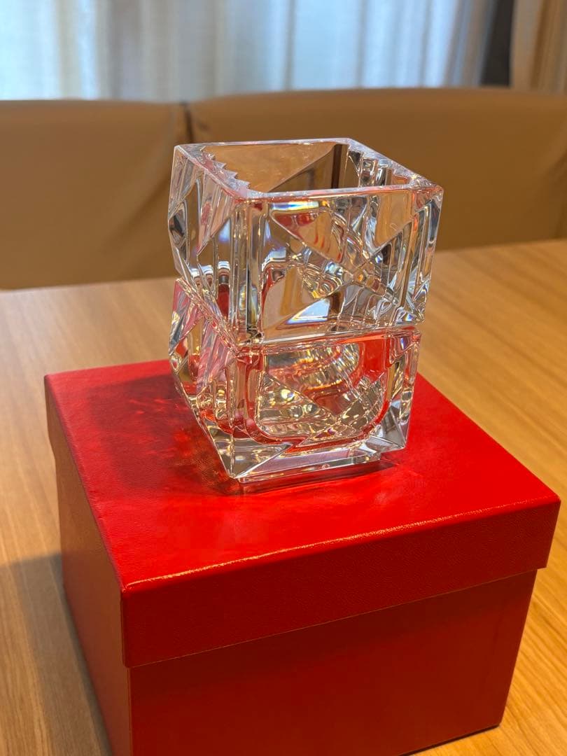 バカラ クリスタル製ペンホルダー 赤い箱付き