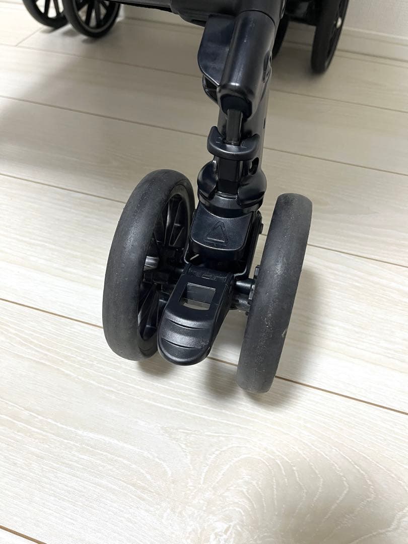 Combi コンビ スゴカル4キャスコンパクトエッグショック アドミラルグレー