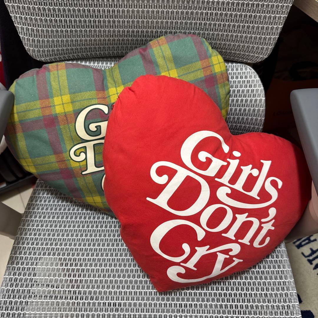 Girls Don't Cry ハート型クッション セット