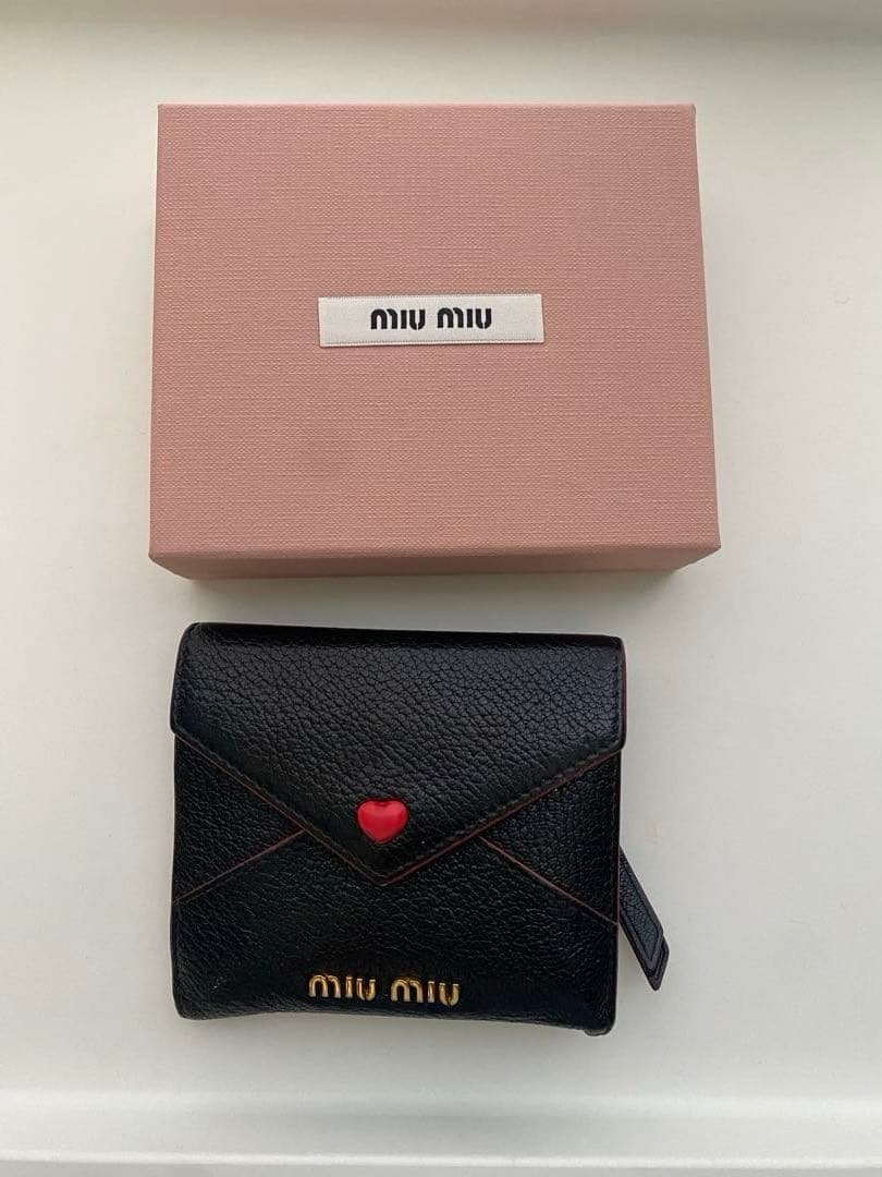 miu miu ラブレター　二つ折り財布 黒 レザー
