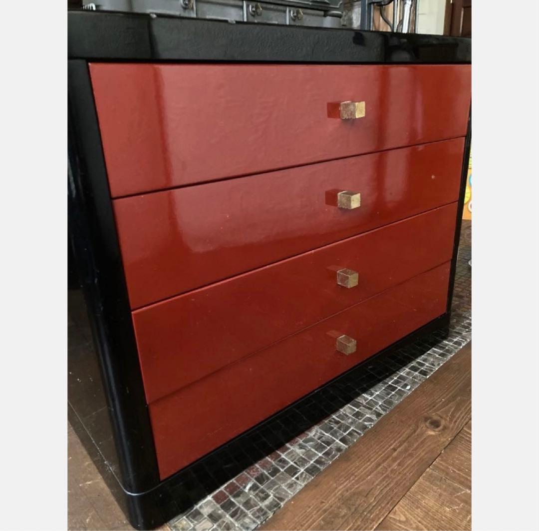 塗りのチェスト