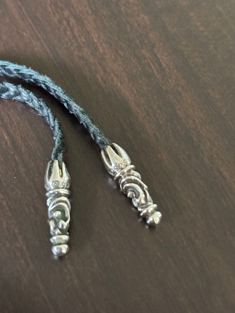 CHROME HEARTS／レザーブレイド スクロール ボロチップ 革紐