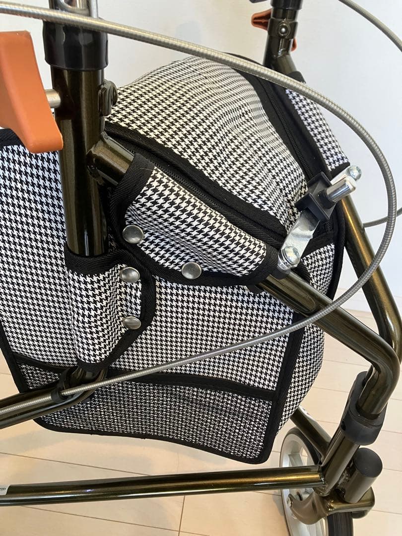 【未使用】【送料込み】トライウォーカー　TR-62 歩行器