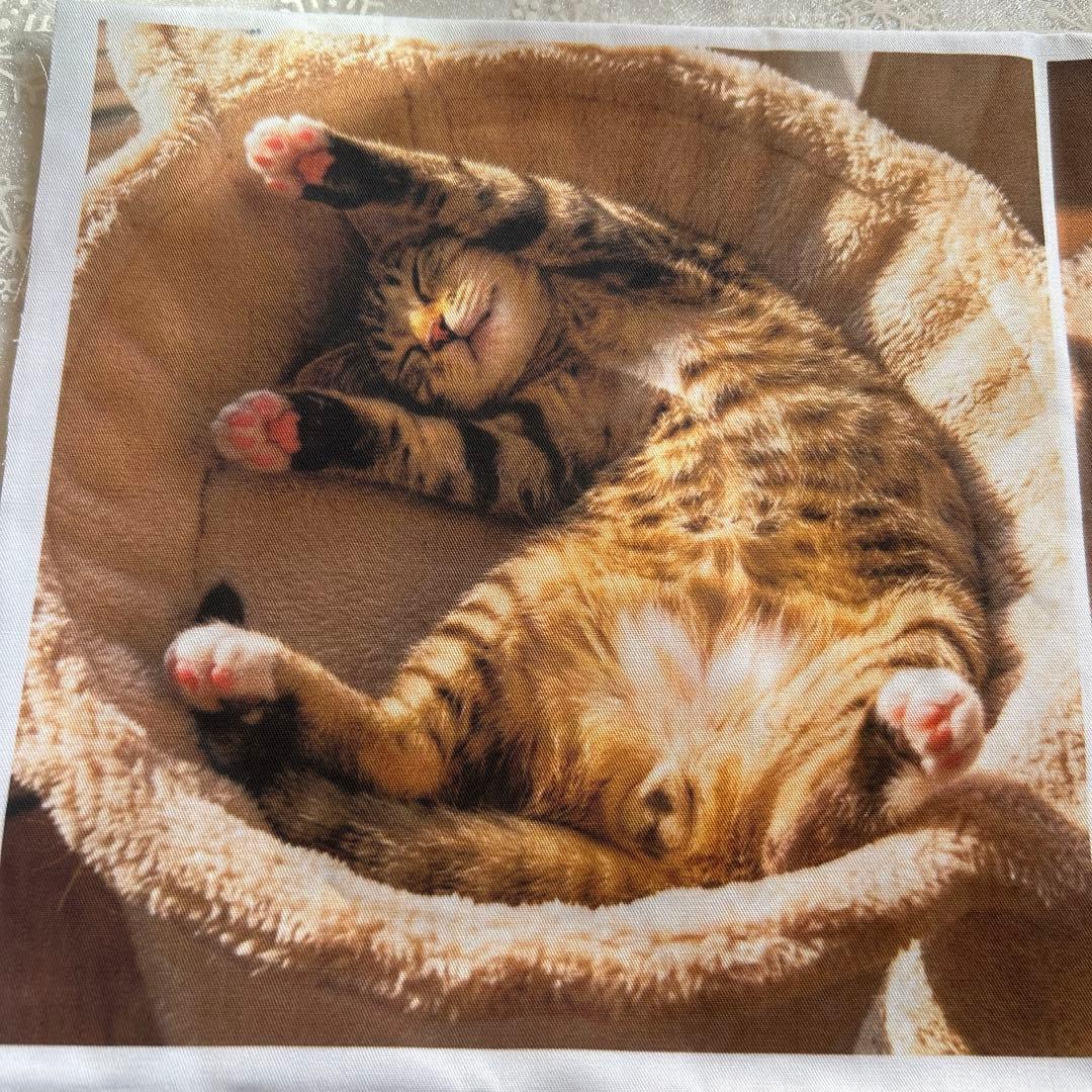 ハンドメイドオーダー受付　くつろぐ猫　パネル生地　サバトラ　キジ猫　ハンカチ