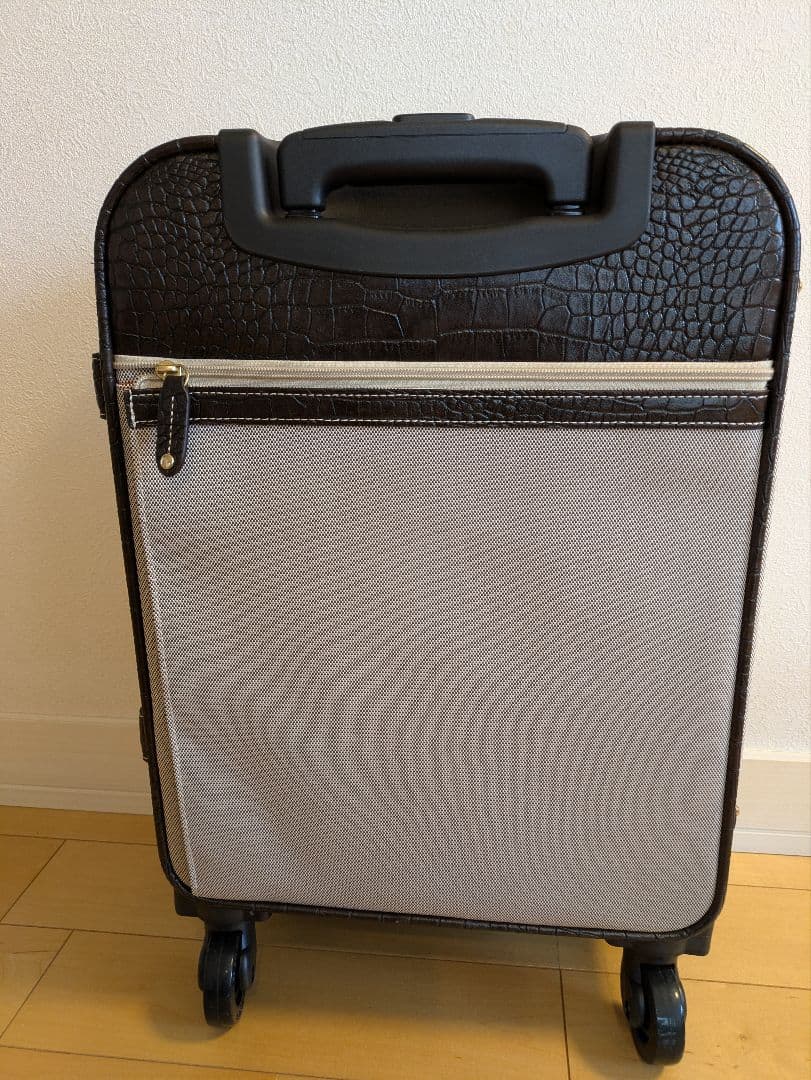 スワニー座れるキャリーバック　クロコダイル型押し　耐荷重100kg　超美品！