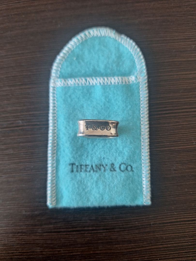 Tiffany & Co.の925シルバー製スクエアリング