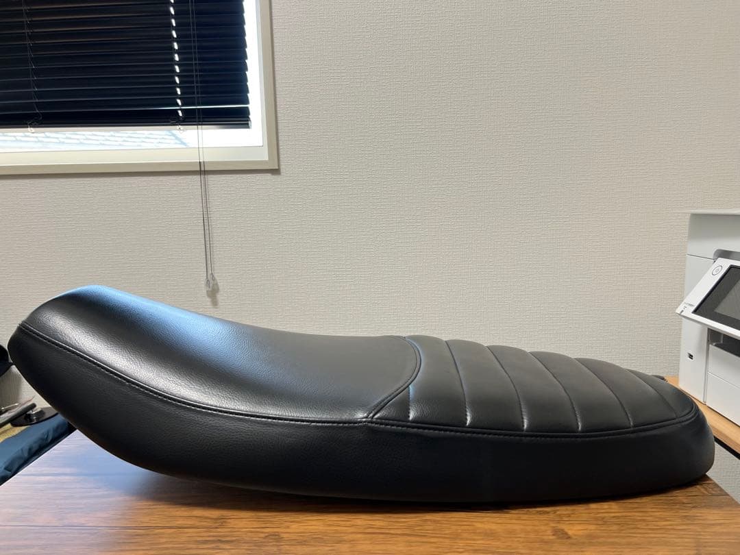 TRIUMPH スクランブラー1200XE 純正シートローシート加工品
