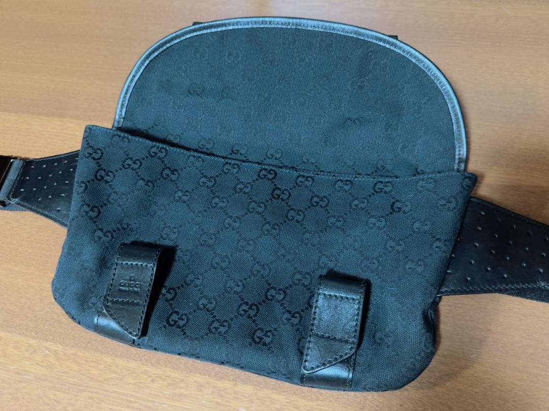 GUCCI ボディバッグ ブラック GGキャンバス