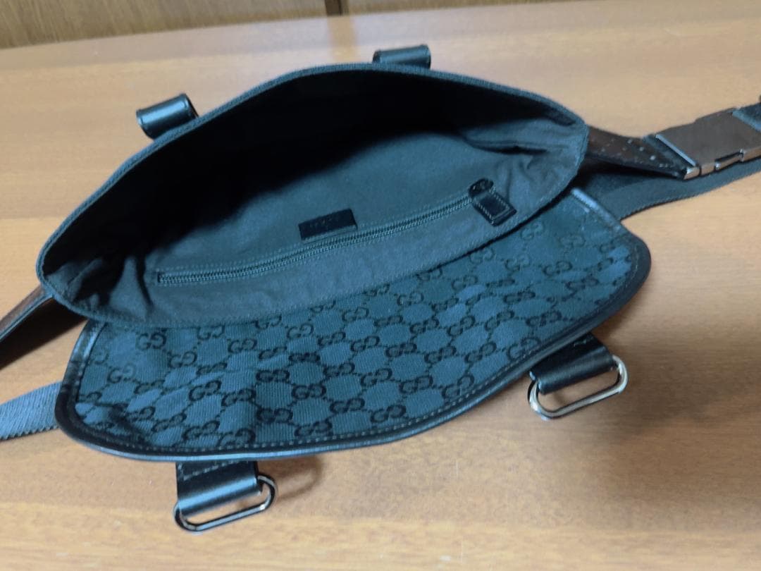 GUCCI ボディバッグ ブラック GGキャンバス