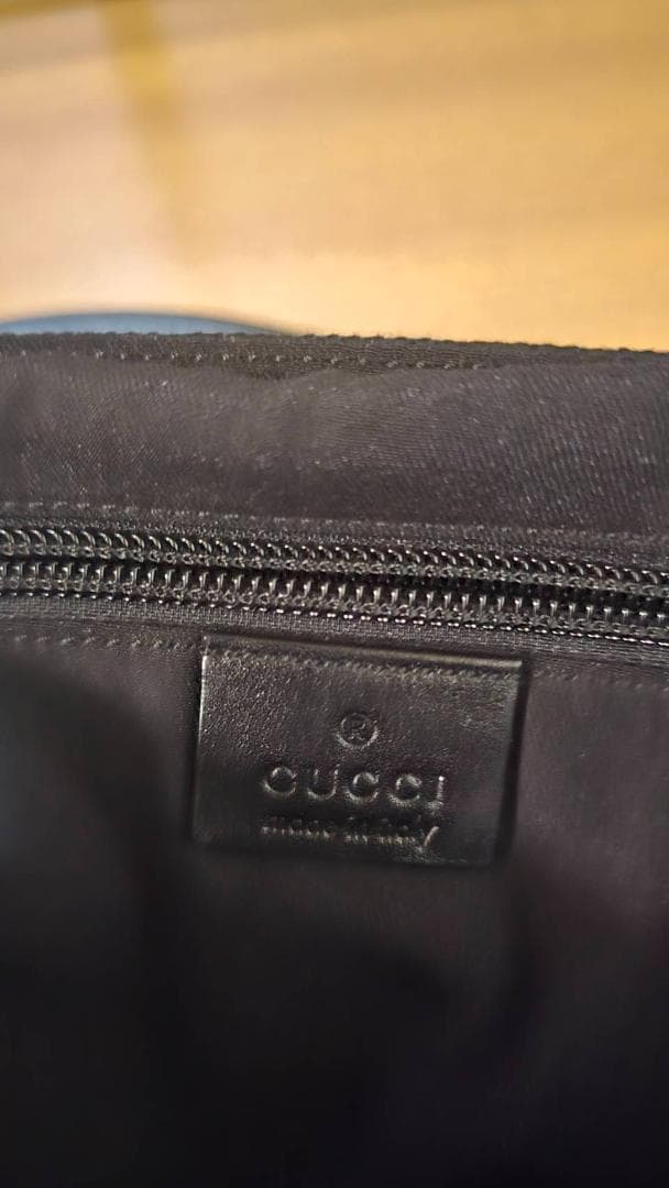 GUCCI ボディバッグ ブラック GGキャンバス
