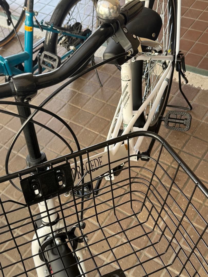 PRECEDE シティサイクル（白）／前カゴ・荷台付き