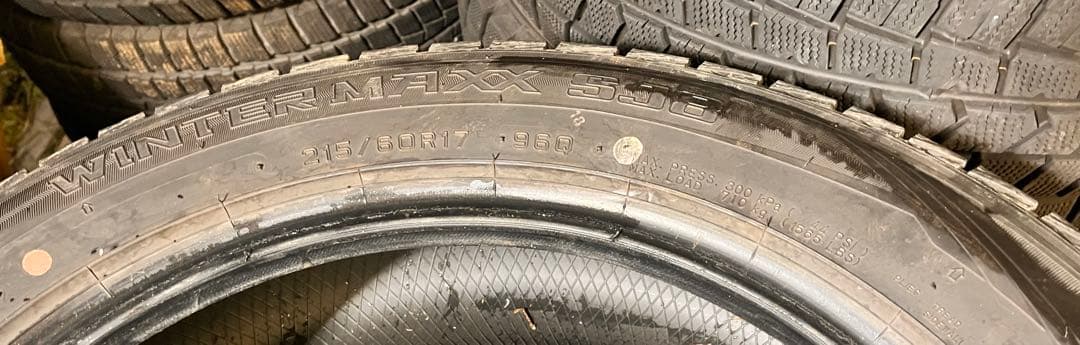 215/60R17 ダンロップ　スタッドレス　4本セット