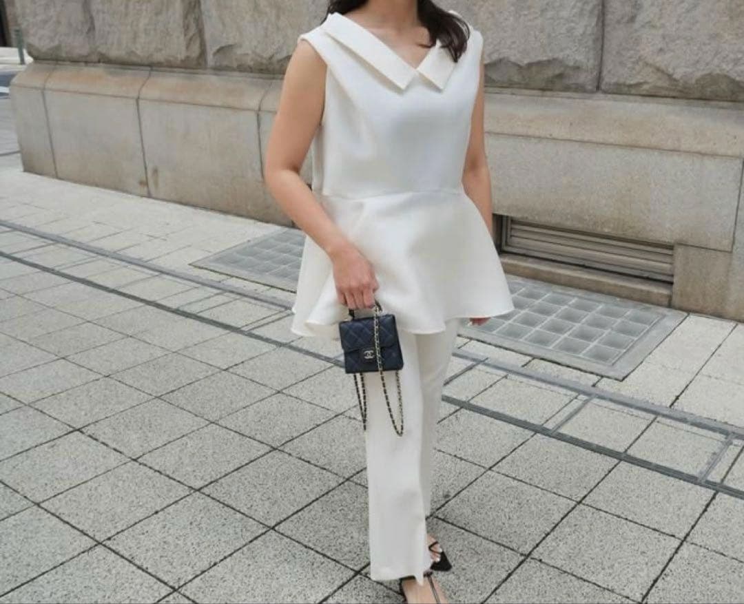 Heve two charm blouse　バニラ　タグ付き