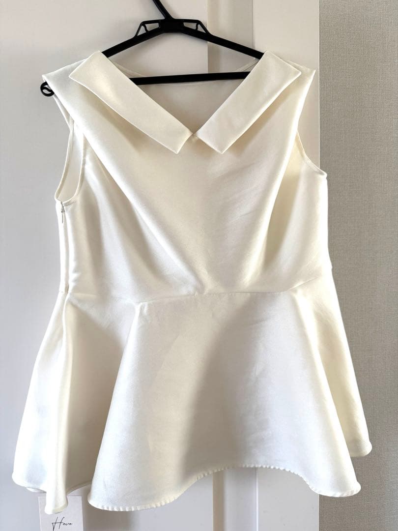 Heve two charm blouse　バニラ　タグ付き