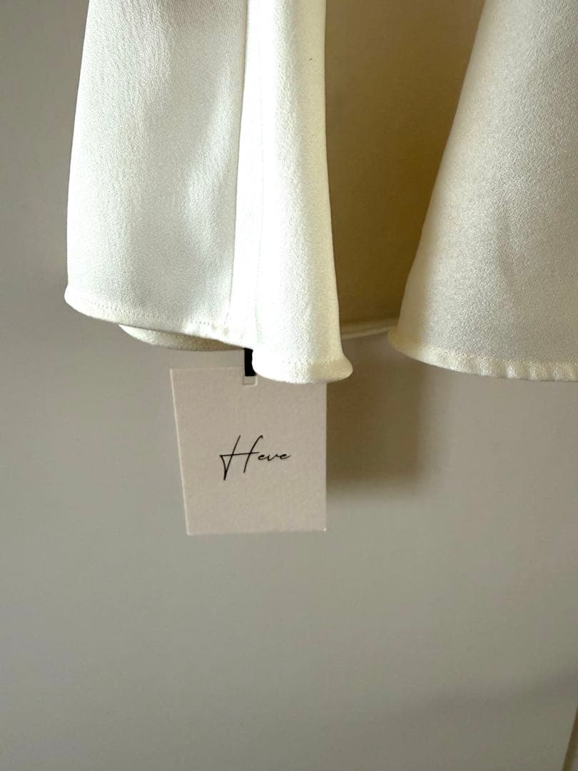 Heve two charm blouse　バニラ　タグ付き