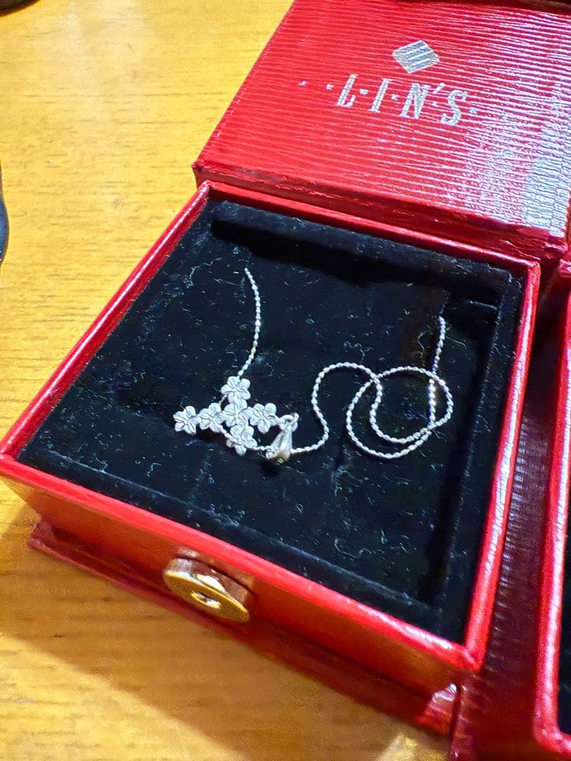 イタリア製・花柄ネックレスとピアスセット